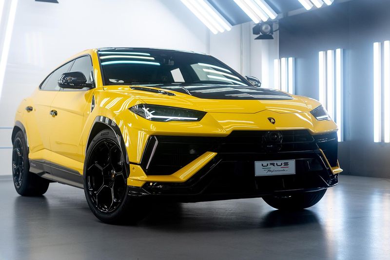The New 2023 Lamborghini Urus Performante