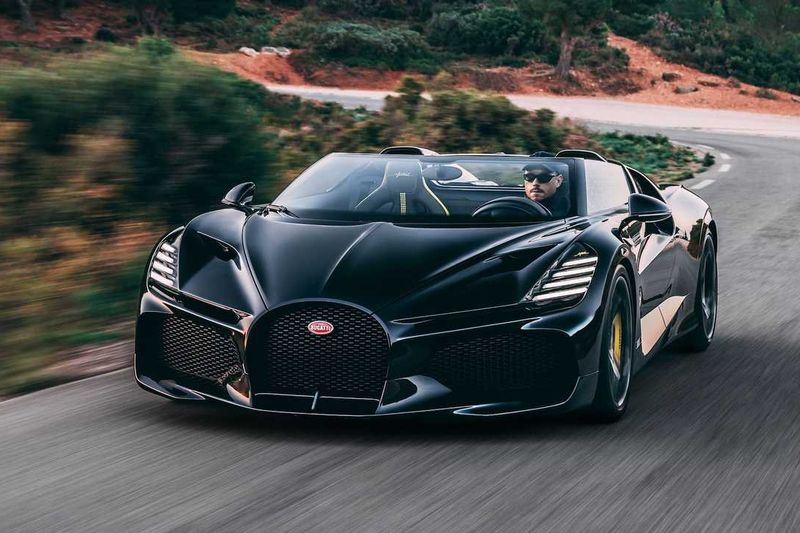 Bugatti Mistral visits southern France to meet its namesake