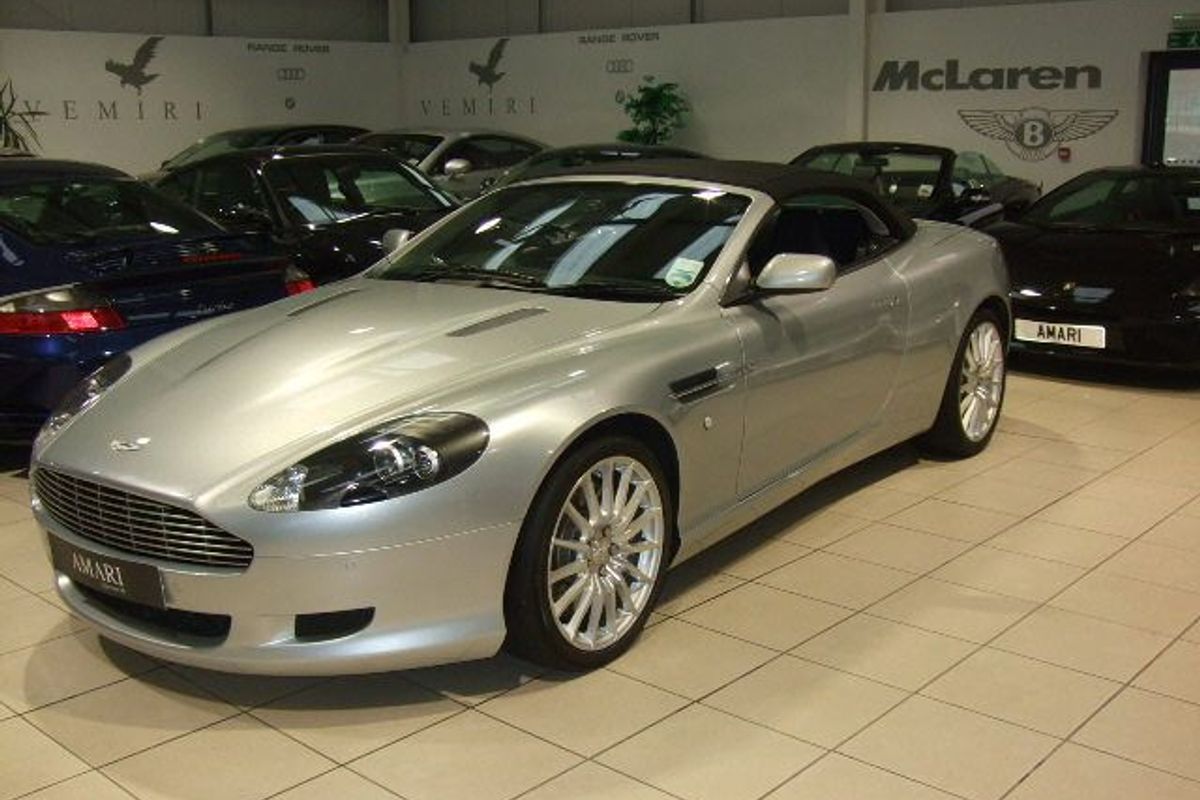 ASTON MARTIN DB9 Volante