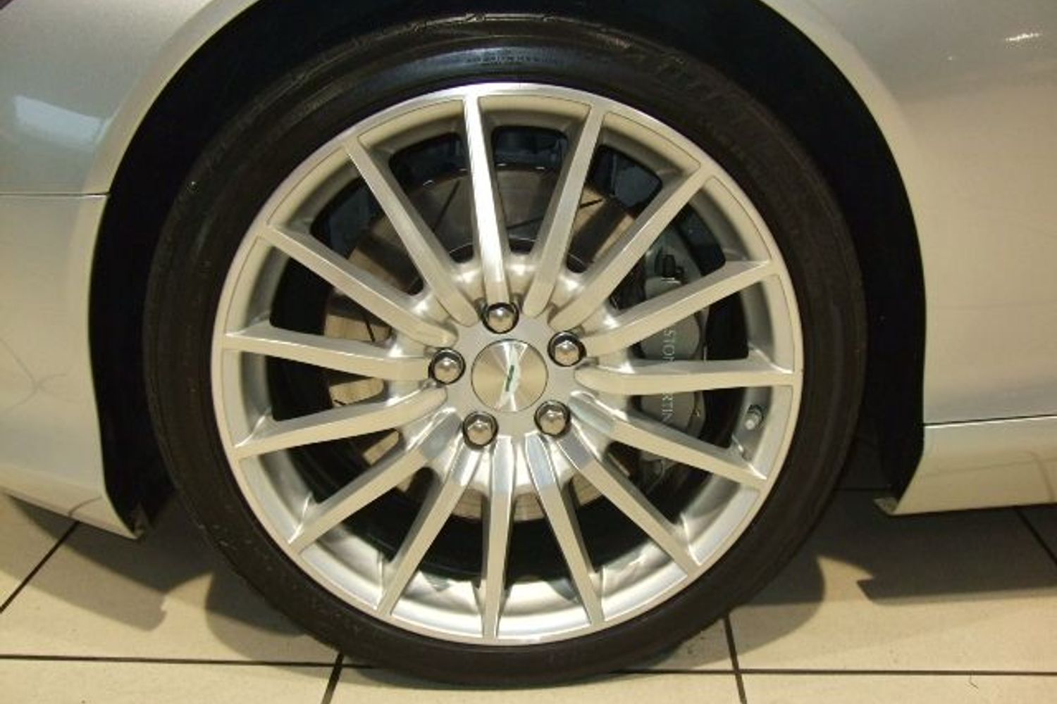 ASTON MARTIN DB9 Volante