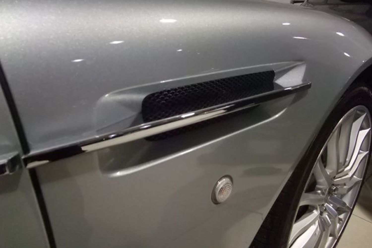 ASTON MARTIN DB9 Volante