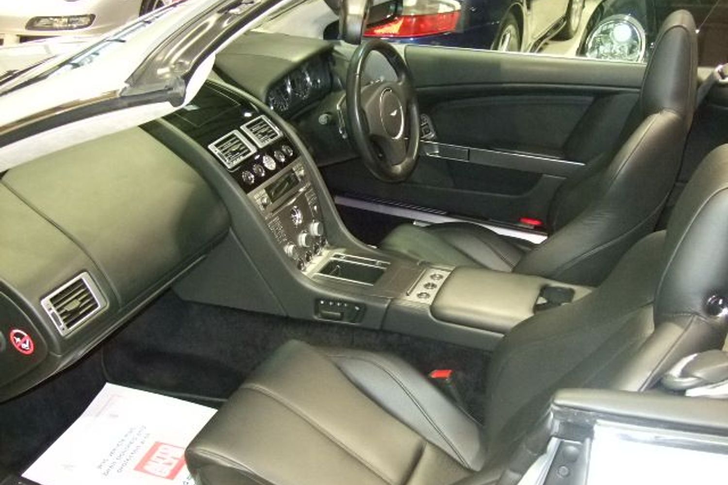 ASTON MARTIN DB9 Volante