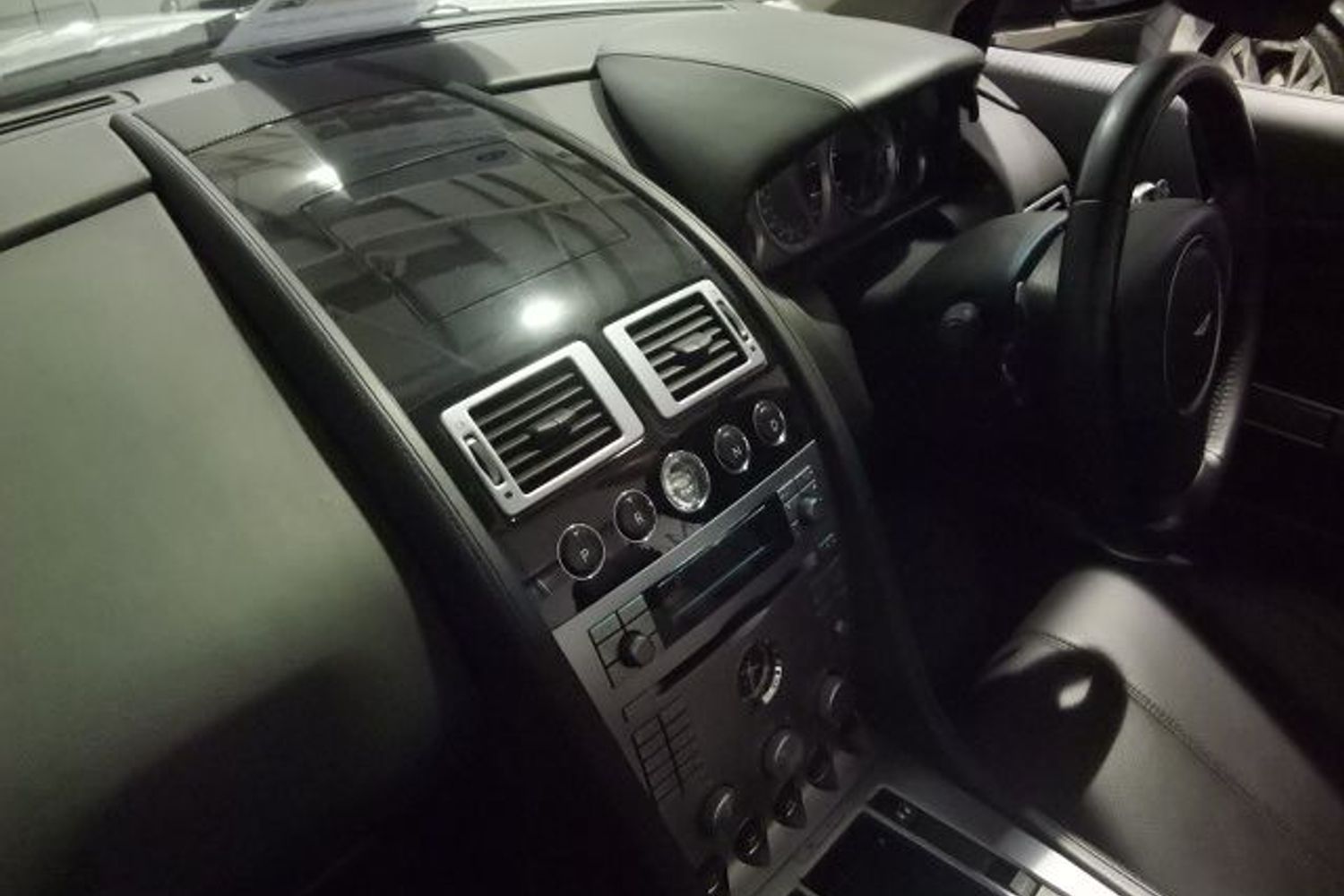 ASTON MARTIN DB9 Volante