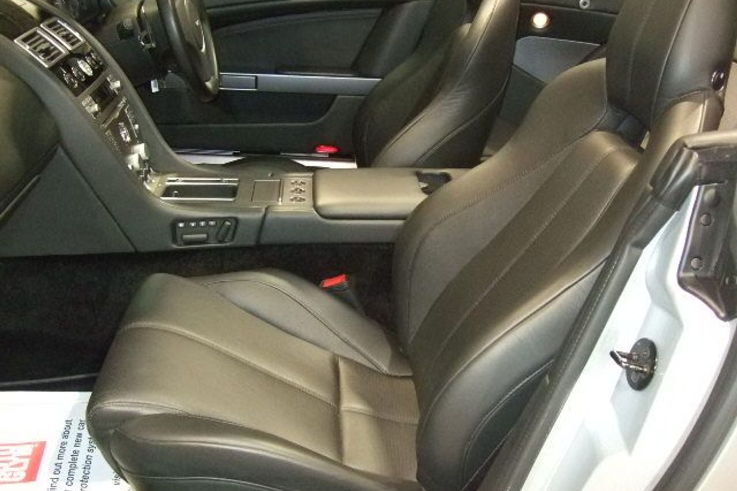 ASTON MARTIN DB9 Volante