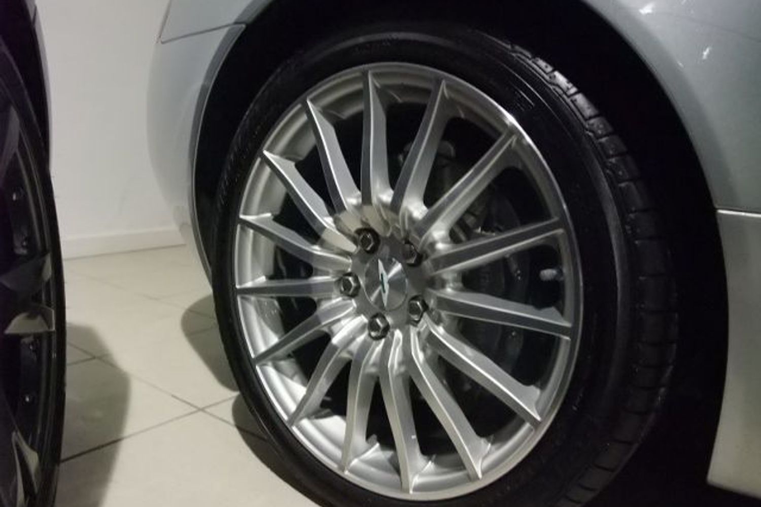 ASTON MARTIN DB9 Volante