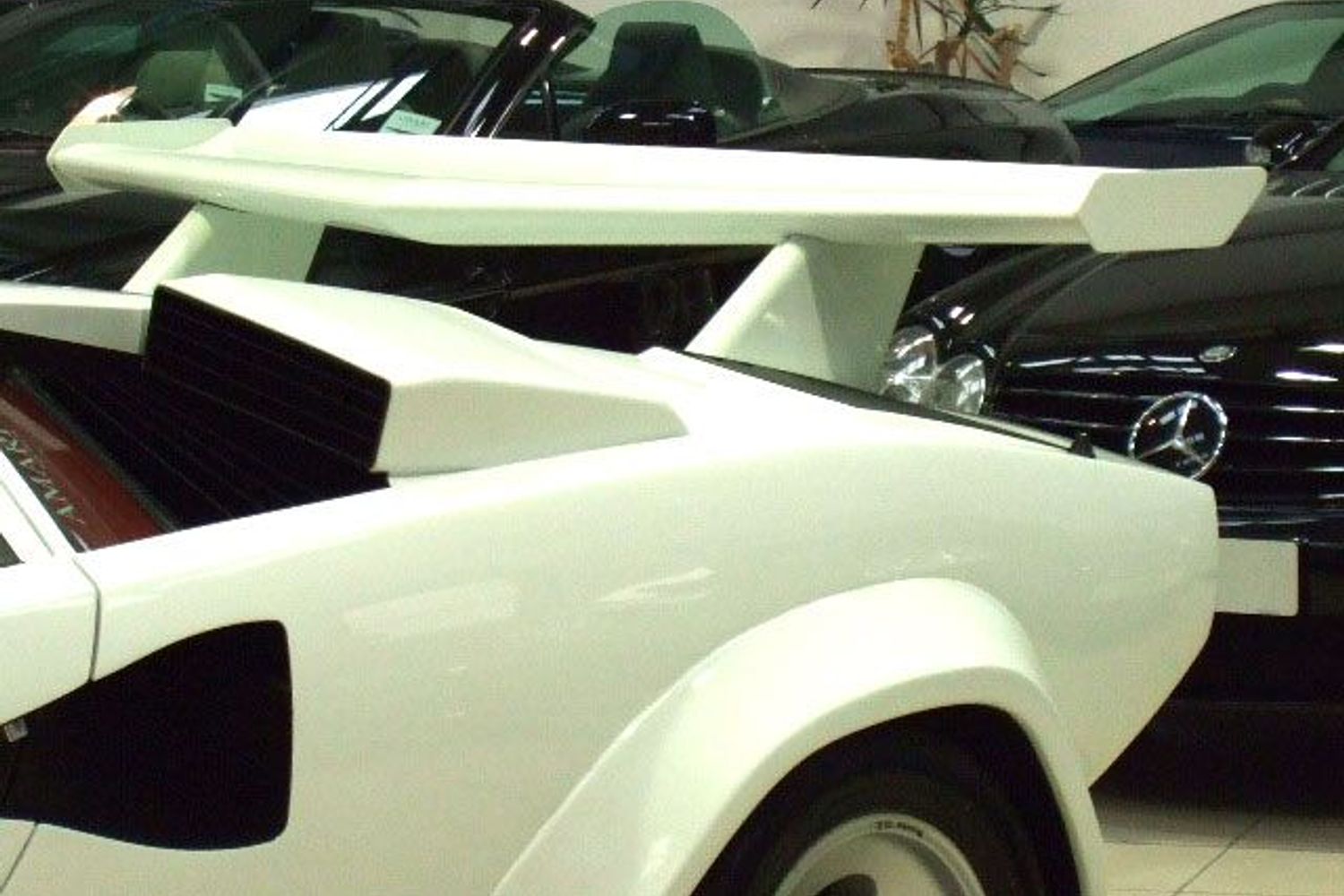 LAMBORGHINI Countach Side Skirted 88 1/2 QV
