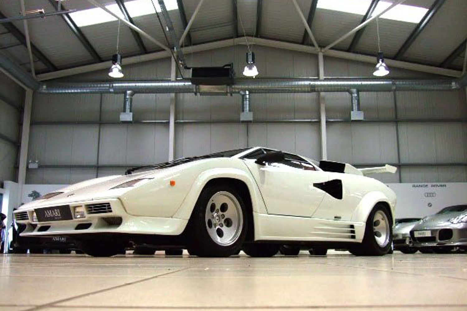 LAMBORGHINI Countach Side Skirted 88 1/2 QV