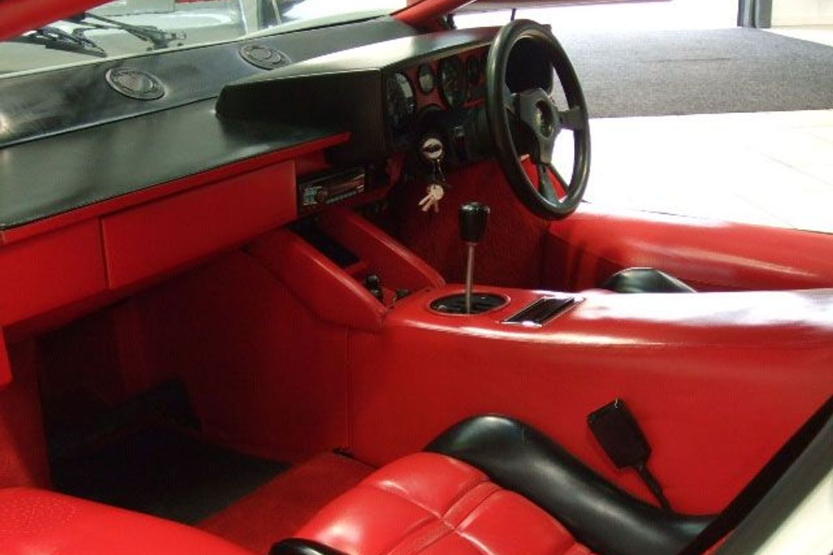 LAMBORGHINI Countach Side Skirted 88 1/2 QV