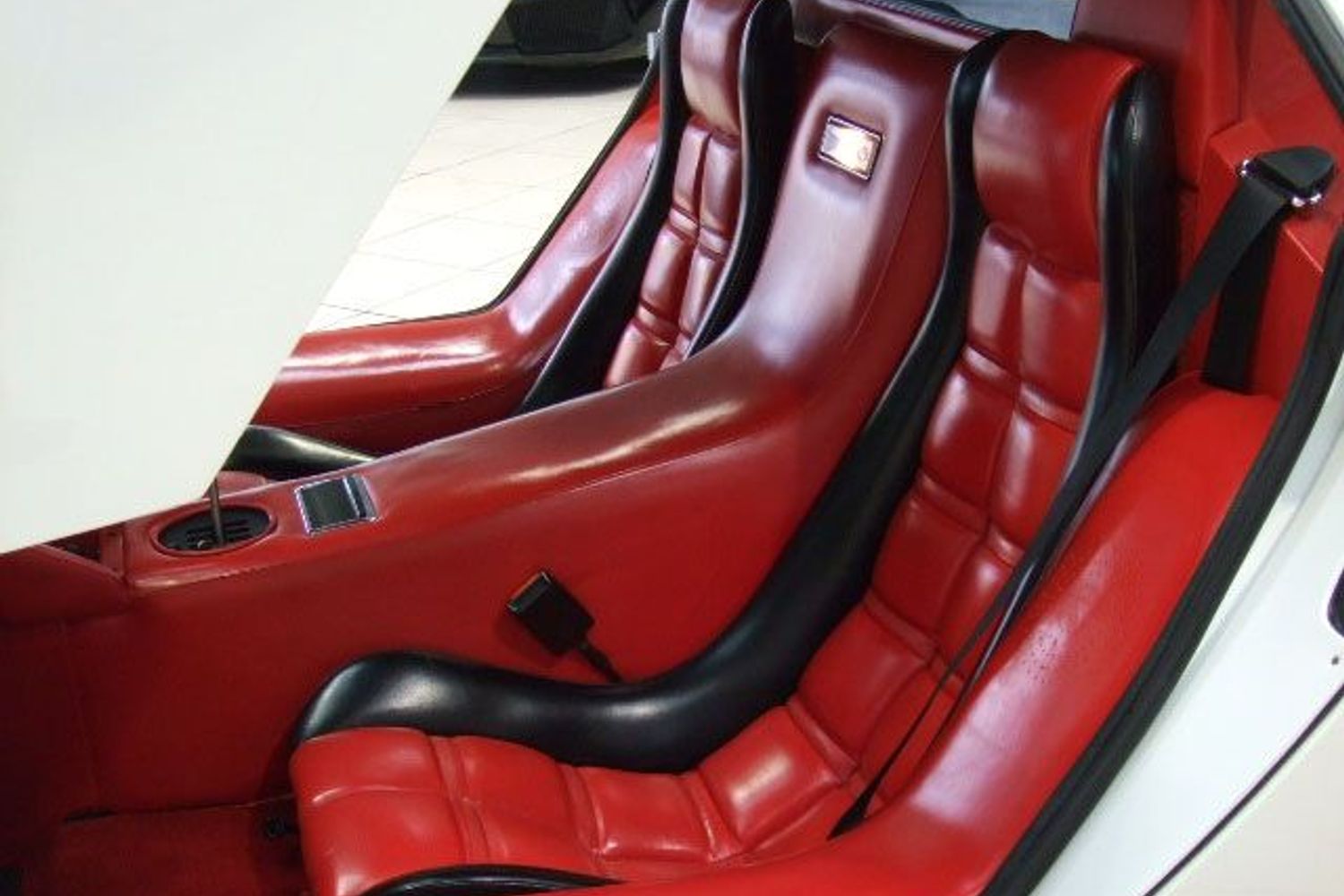 LAMBORGHINI Countach Side Skirted 88 1/2 QV