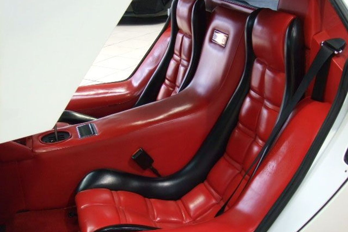 LAMBORGHINI Countach Side Skirted 88 1/2 QV