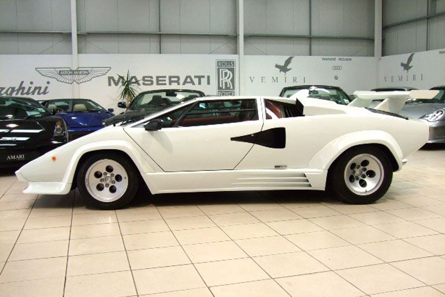 LAMBORGHINI Countach Side Skirted 88 1/2 QV
