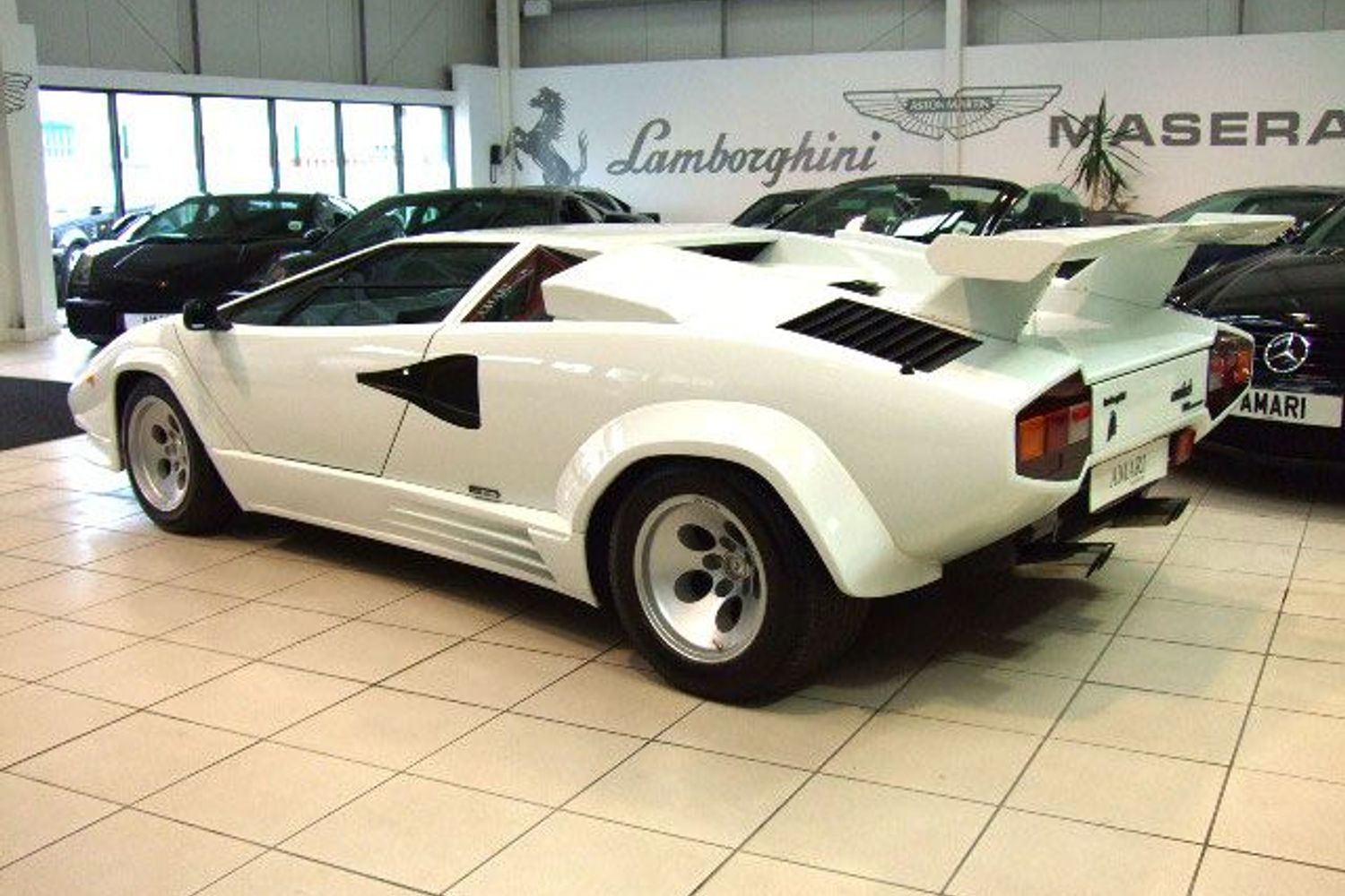 LAMBORGHINI Countach Side Skirted 88 1/2 QV