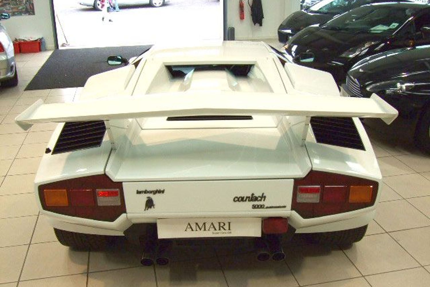 LAMBORGHINI Countach Side Skirted 88 1/2 QV