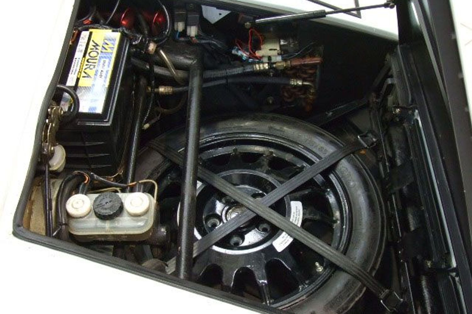 LAMBORGHINI Countach Side Skirted 88 1/2 QV