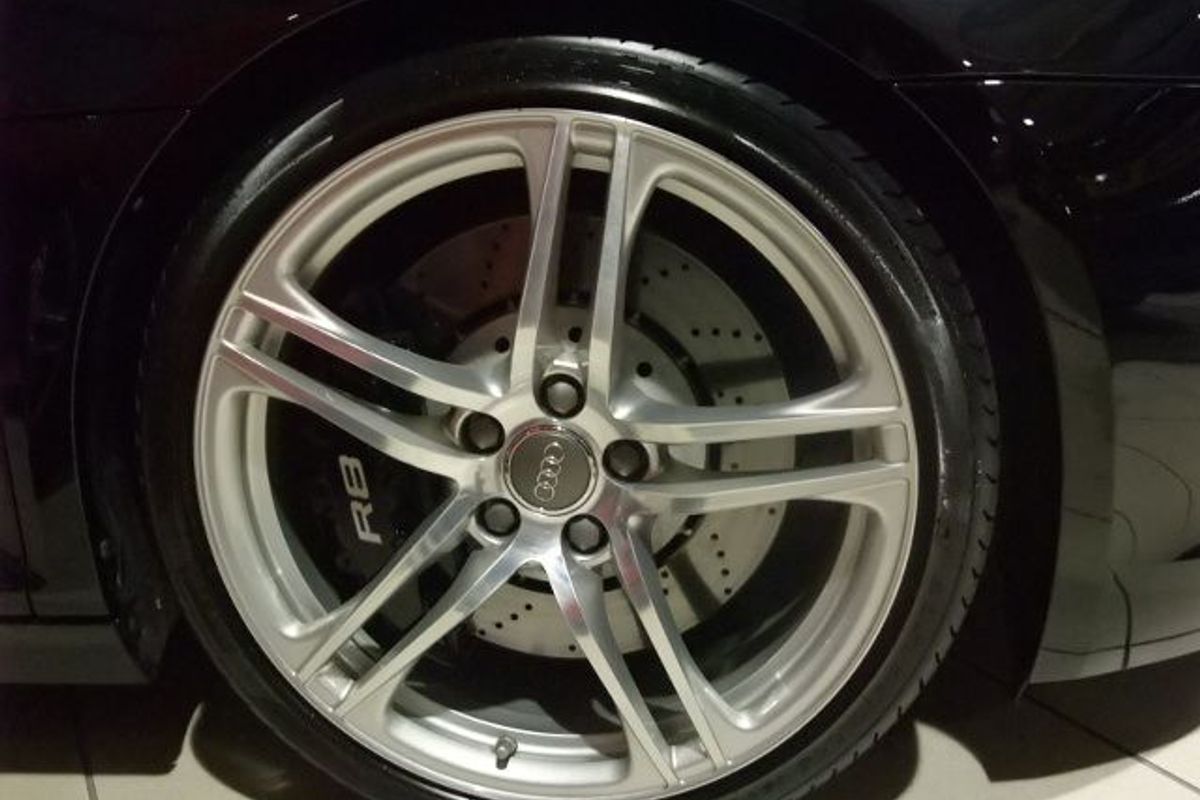 AUDI R8 4.2 FSI Quattro R Tronic