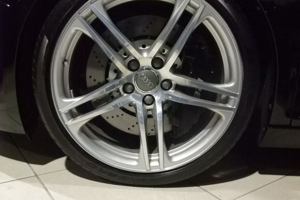 AUDI R8 4.2 FSI Quattro R Tronic