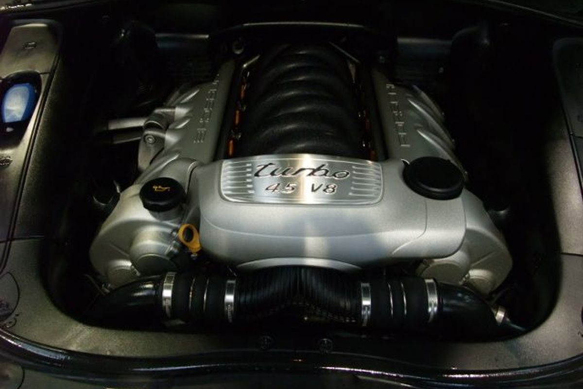 PORSCHE Cayenne Turbo