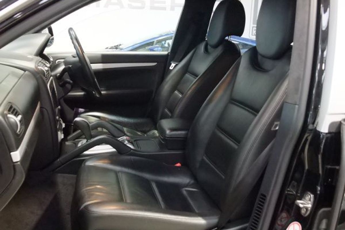 PORSCHE Cayenne Turbo
