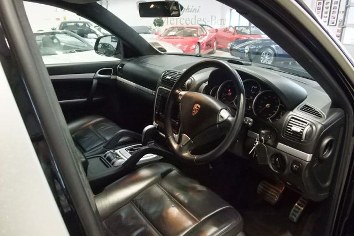 PORSCHE Cayenne Turbo
