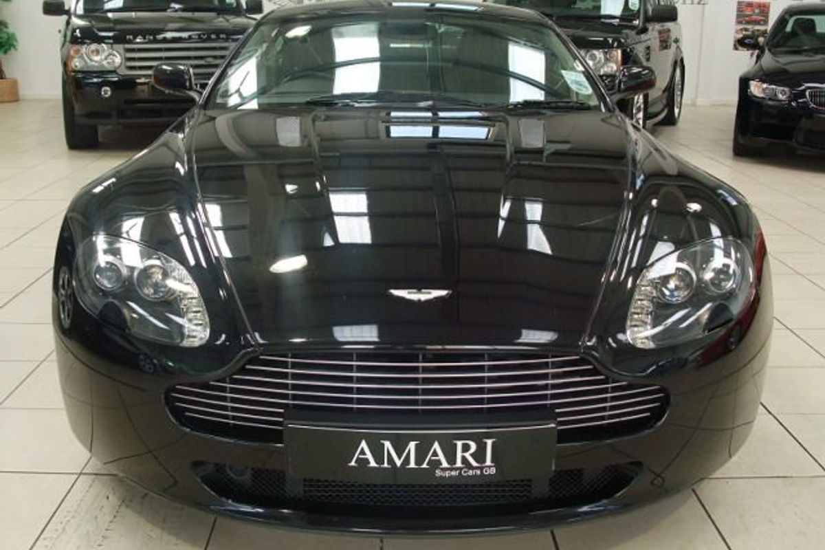 ASTON MARTIN Vantage AMV8