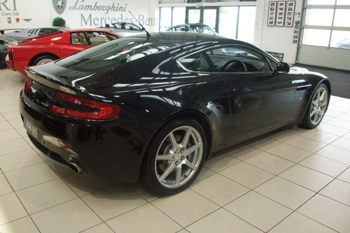 ASTON MARTIN Vantage AMV8