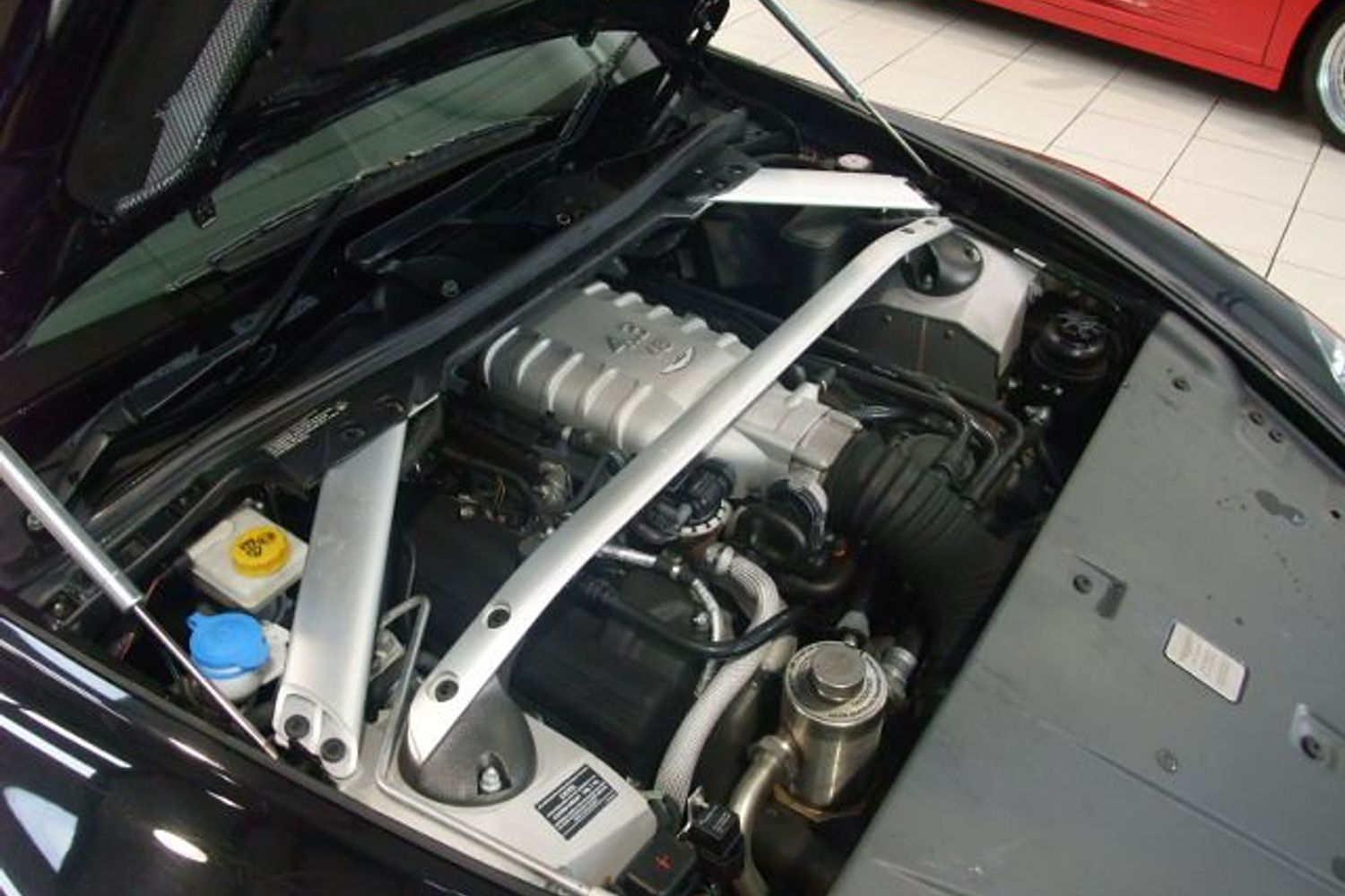 ASTON MARTIN Vantage AMV8