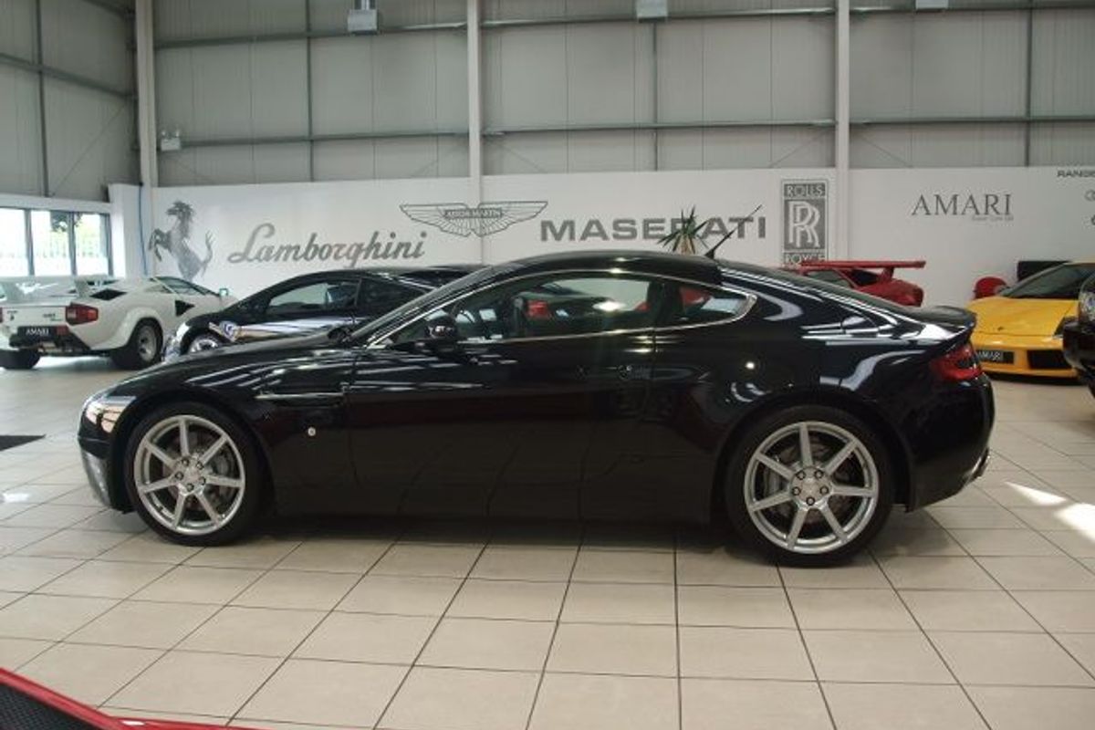 ASTON MARTIN Vantage AM V8