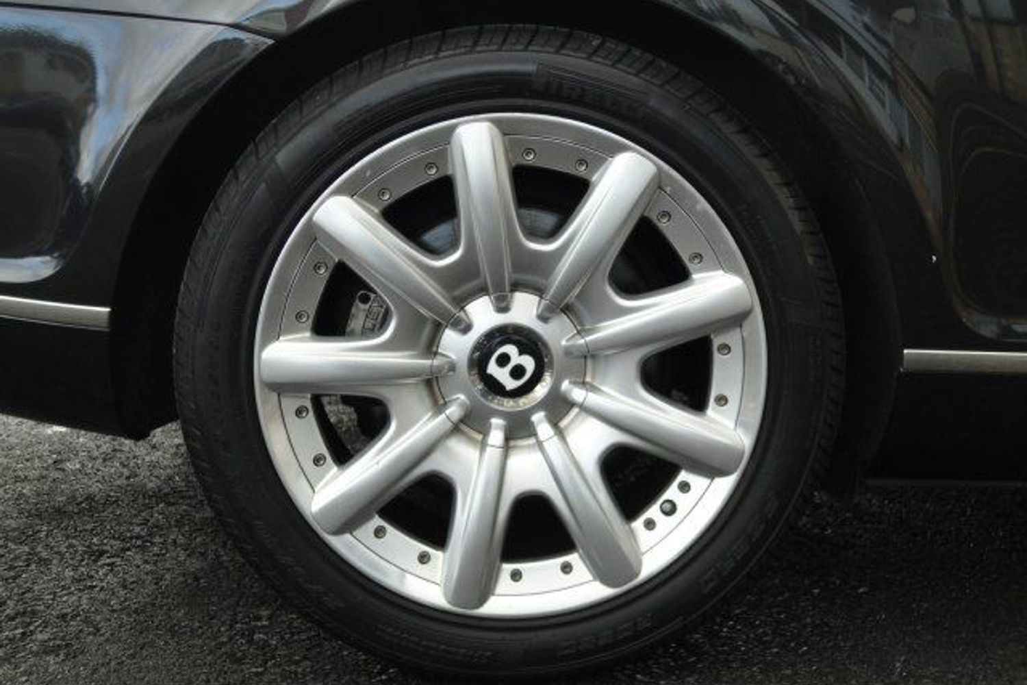 BENTLEY Continental GT Lot of car for little money