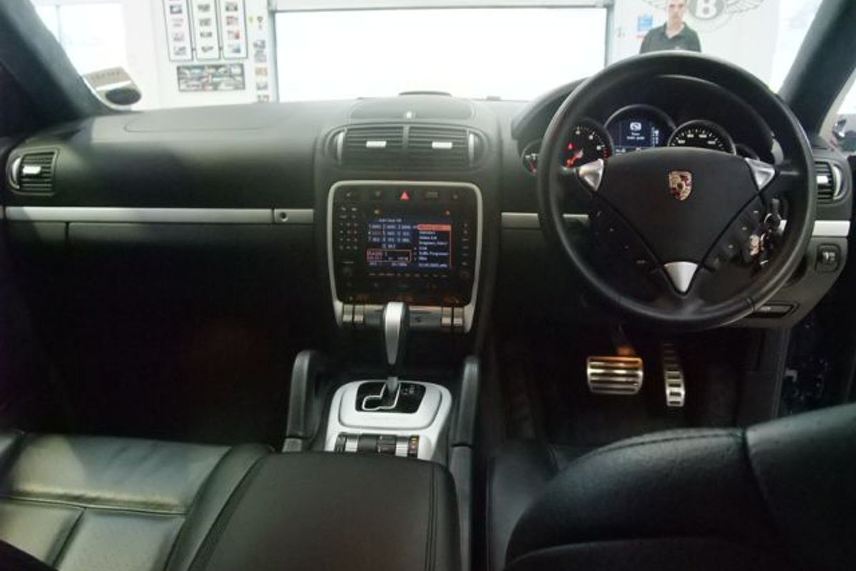 PORSCHE Cayanne Turbo S Tiptronic S (521Bhp)