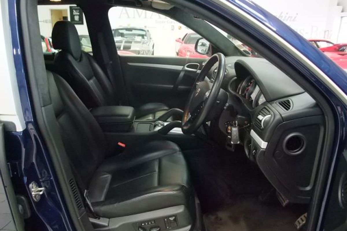 PORSCHE Cayanne Turbo S Tiptronic S (521Bhp)