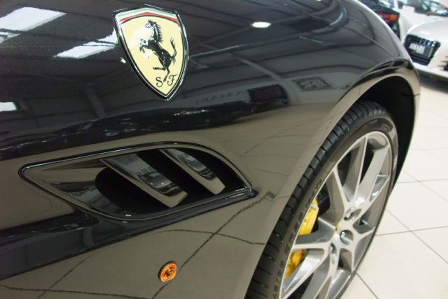 FERRARI California "Beautiful in every way"