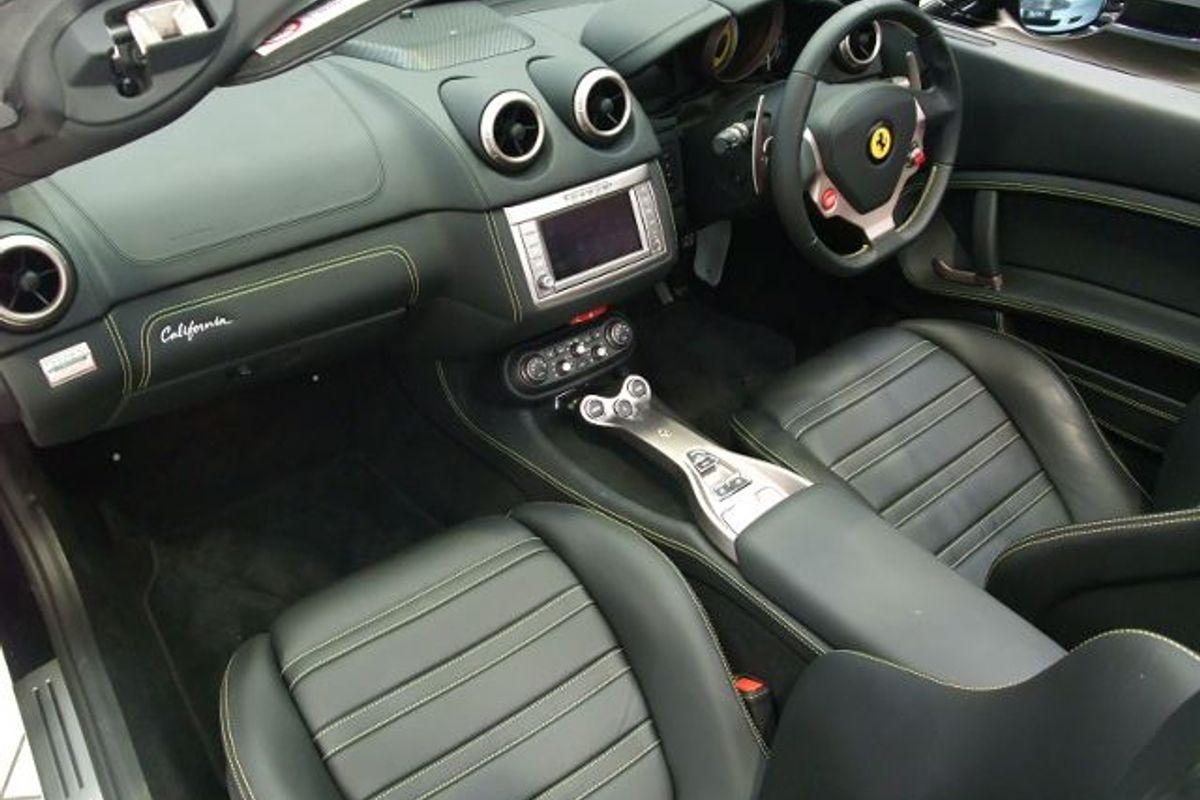 FERRARI California "Beautiful in every way"