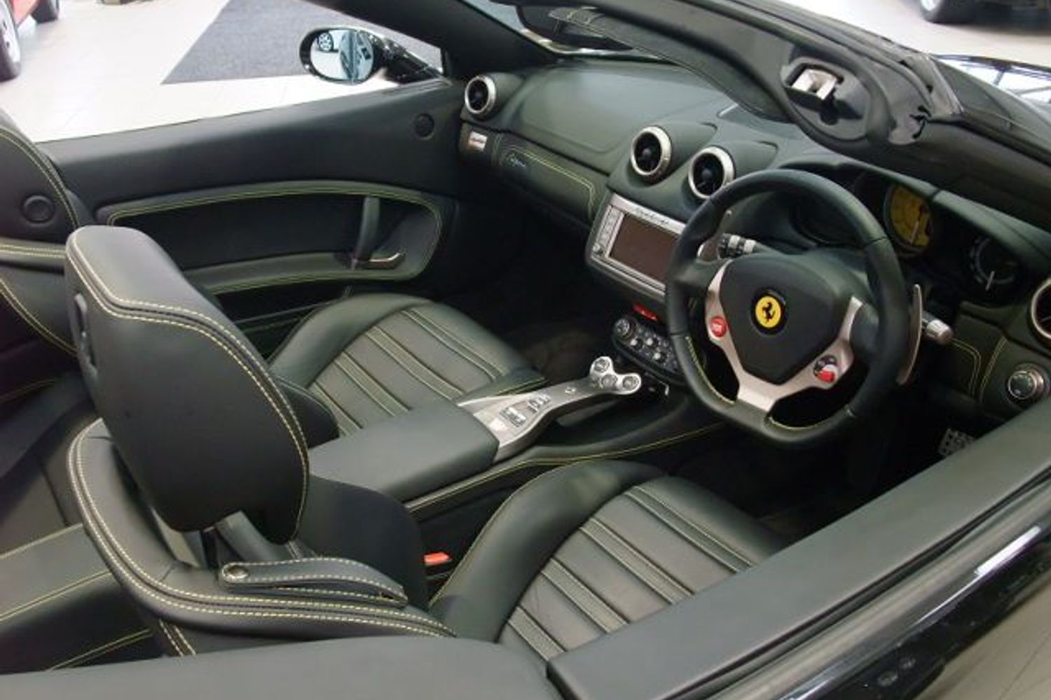 FERRARI California "Beautiful in every way"