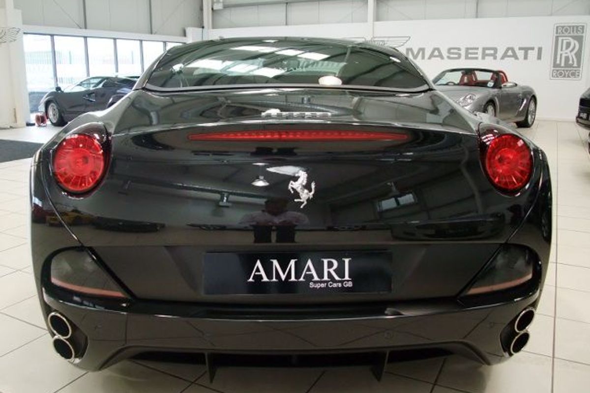 FERRARI California "Beautiful in every way"