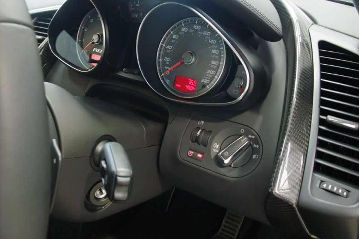 AUDI R8 R- Tronic V8 FSI "Big Spec Cost New �107.000!!"