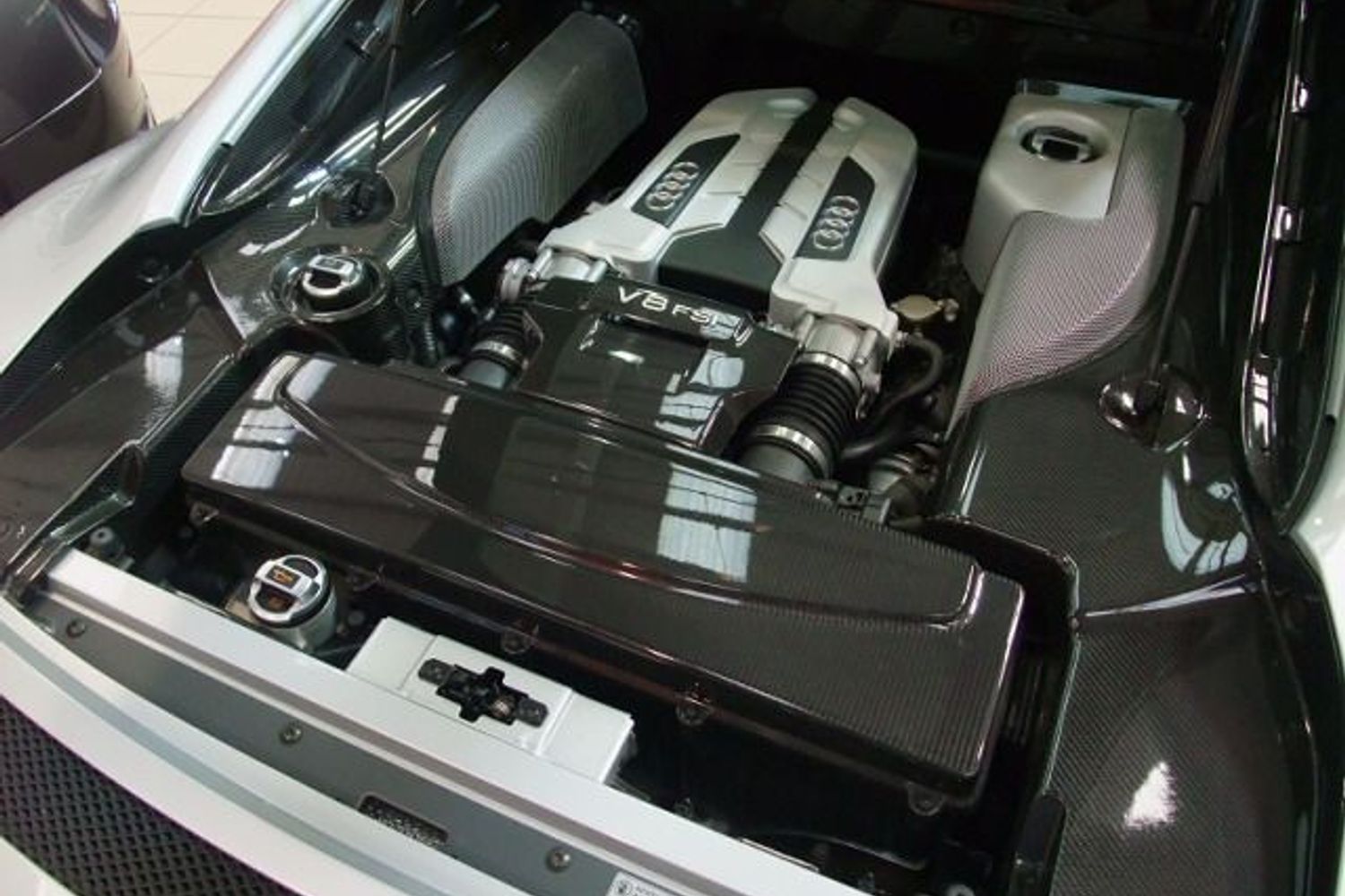 AUDI R8 R- Tronic V8 FSI "Big Spec Cost New �107.000!!"