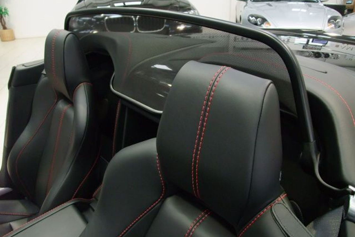 ASTON MARTIN Vantage 4.7 Roadster