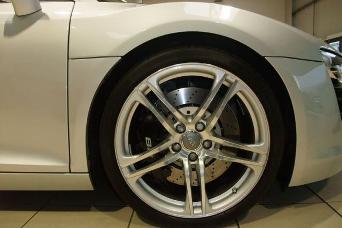 AUDI R8 R- Tronic V8 FSI Nice Big Spec