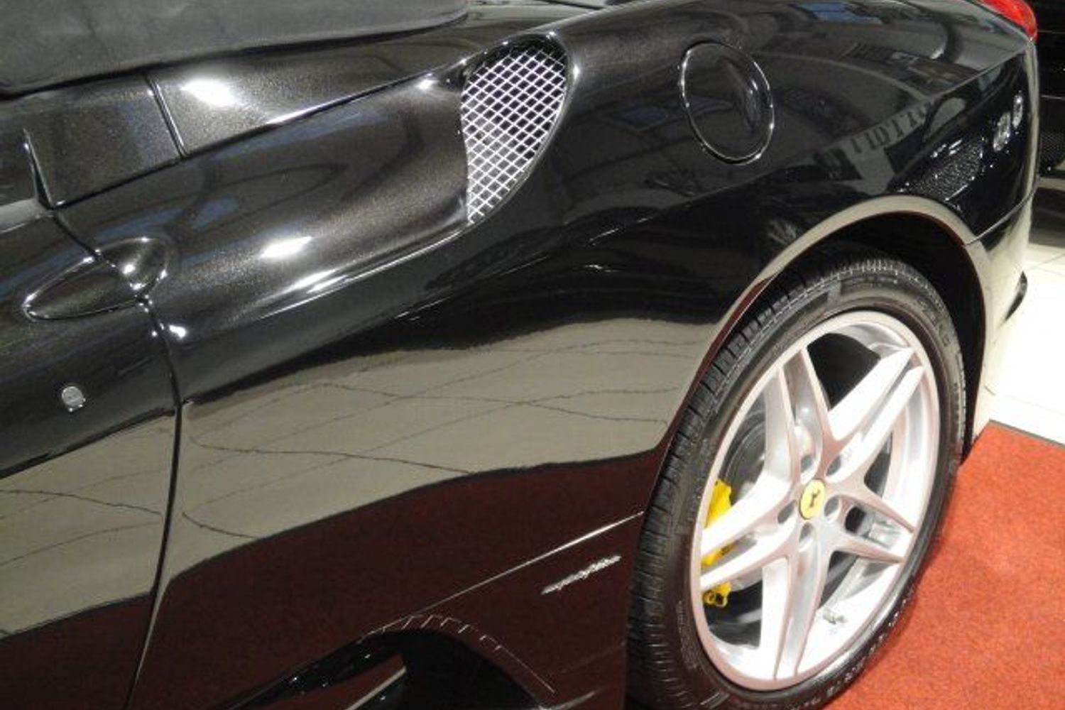 FERRARI F430 Spider "A real head turner"