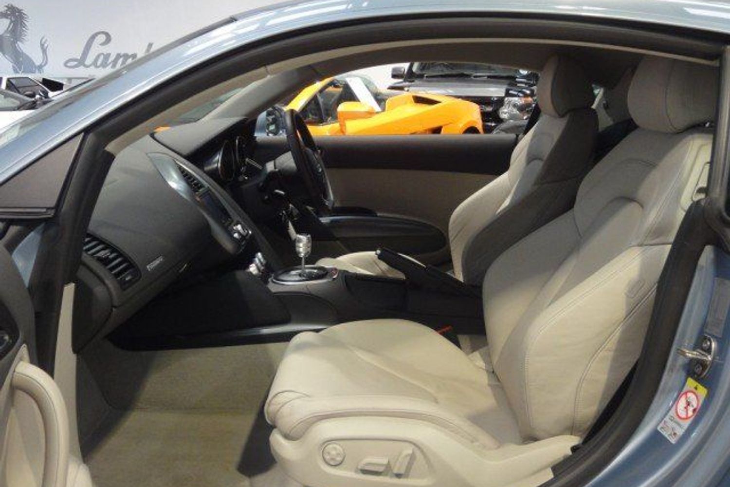 AUDI R8 6sp Man