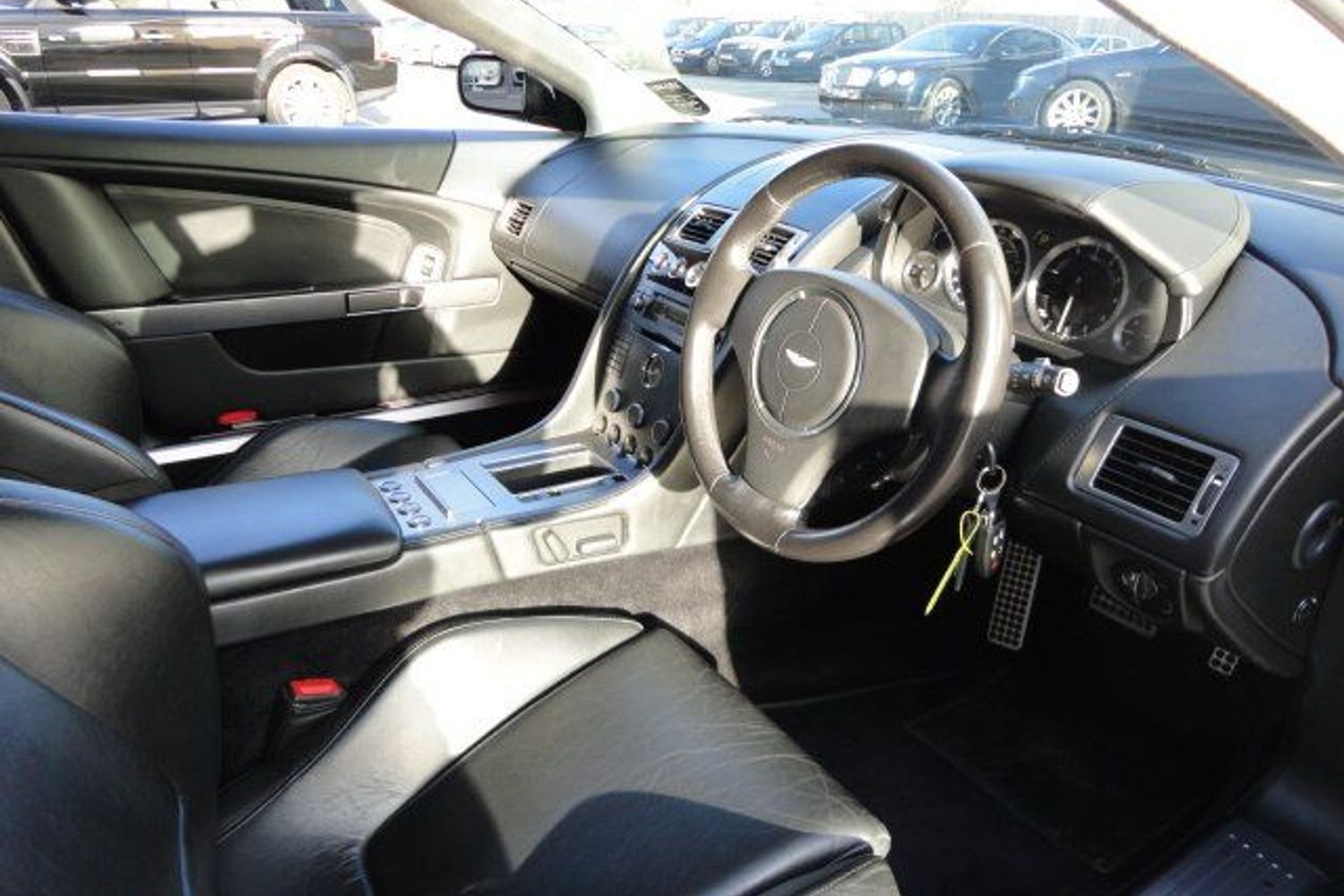 ASTON MARTIN DB9 Touchtronic Black with Black hide & Black piano wood