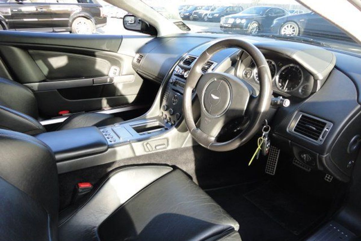 ASTON MARTIN DB9 Touchtronic Black with Black hide & Black piano wood