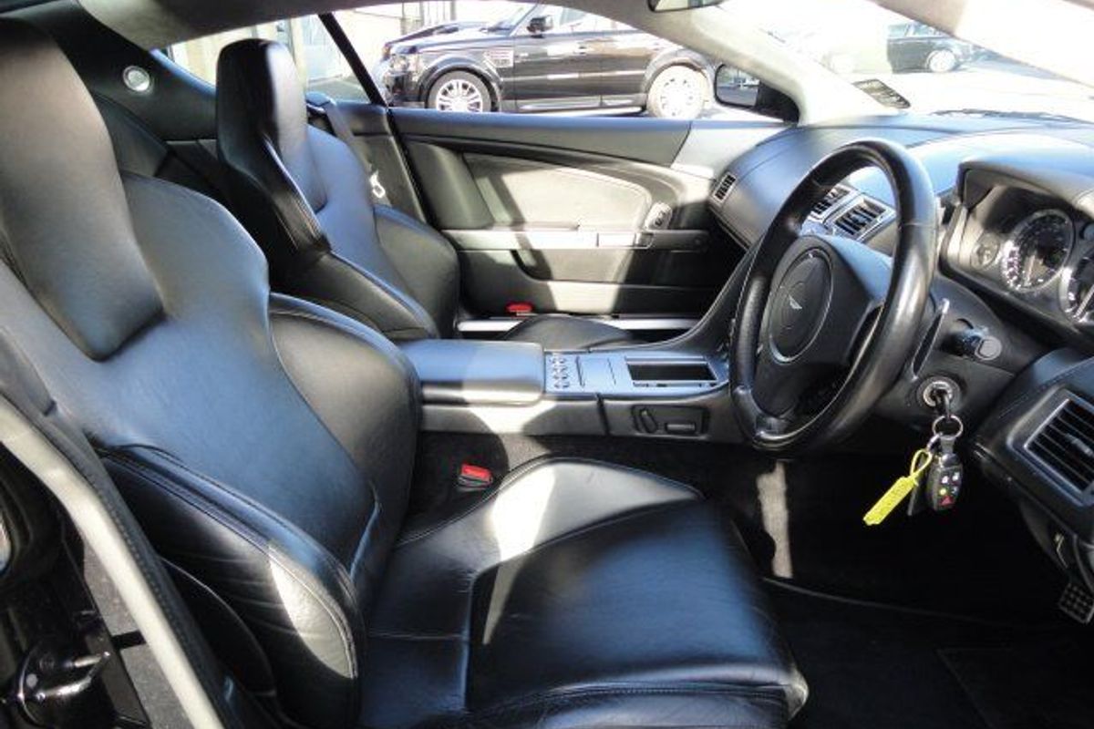 ASTON MARTIN DB9 Touchtronic Black with Black hide & Black piano wood