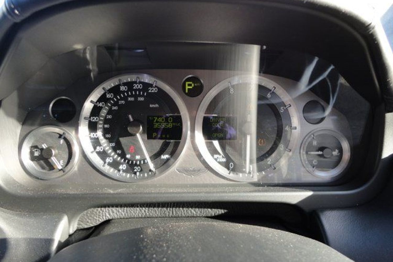 ASTON MARTIN DB9 Touchtronic Black with Black hide & Black piano wood