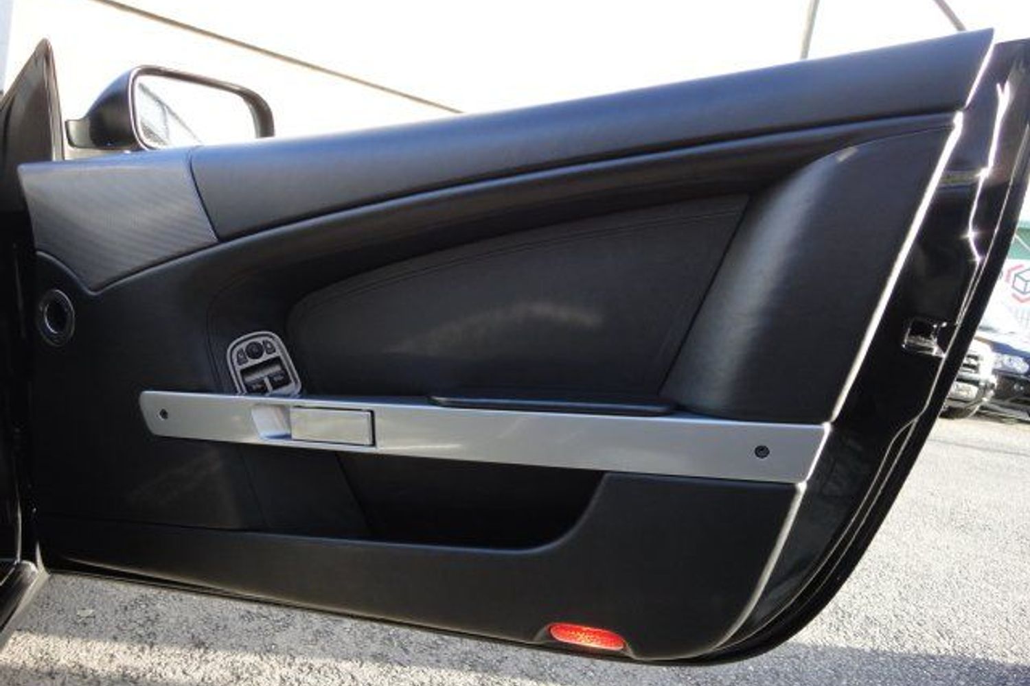 ASTON MARTIN DB9 Touchtronic Black with Black hide & Black piano wood