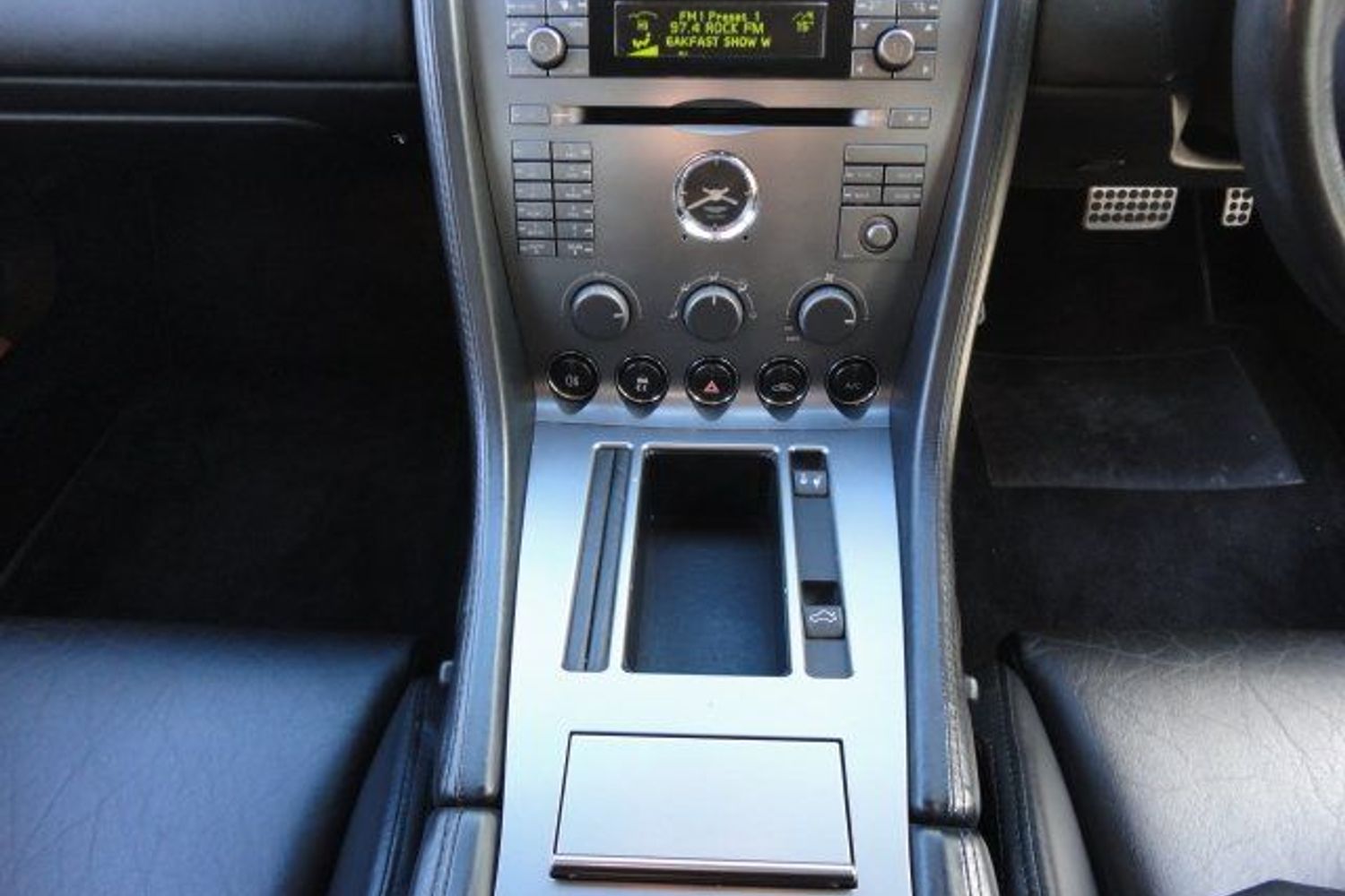 ASTON MARTIN DB9 Touchtronic Black with Black hide & Black piano wood