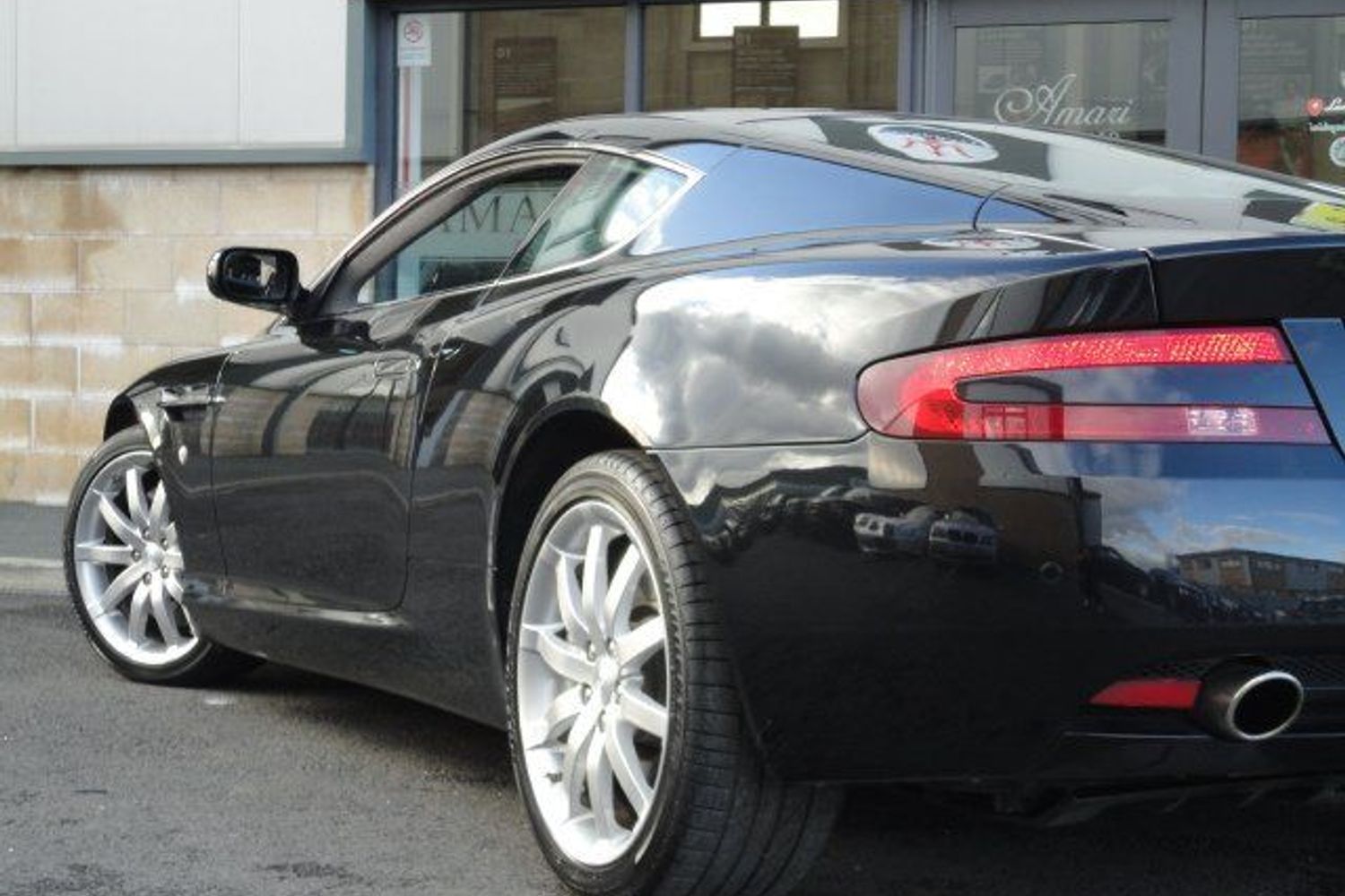 ASTON MARTIN DB9 Touchtronic Black with Black hide & Black piano wood