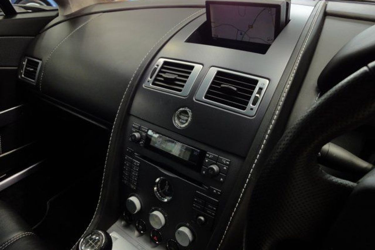 ASTON MARTIN Vantage V8 "Great Spec & Colour"