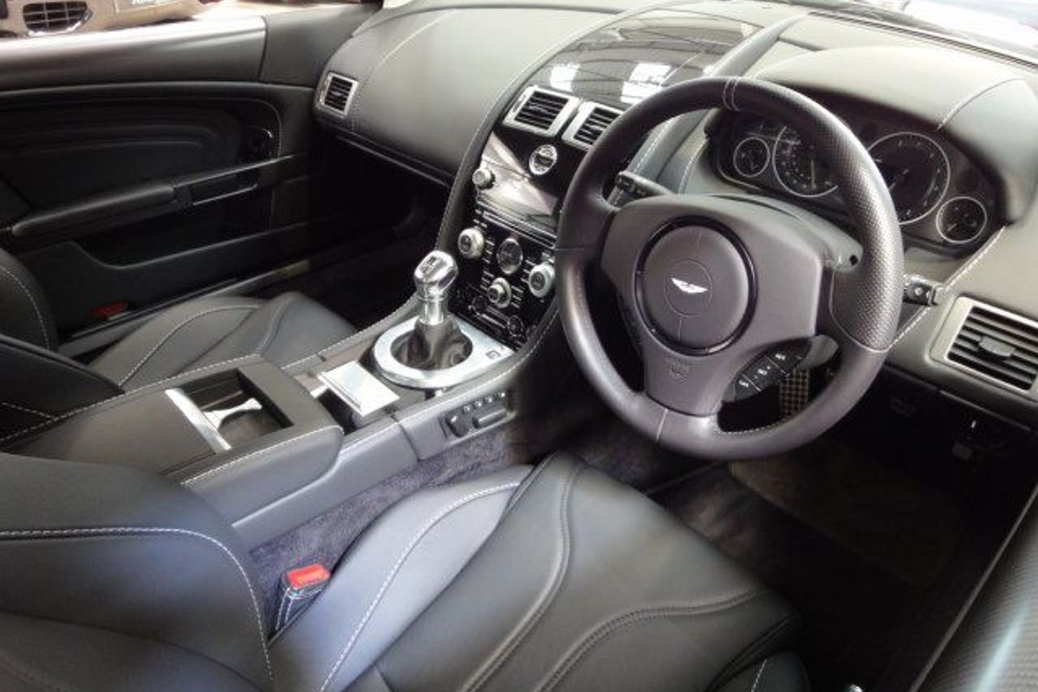 ASTON MARTIN DBS 6sp Manual