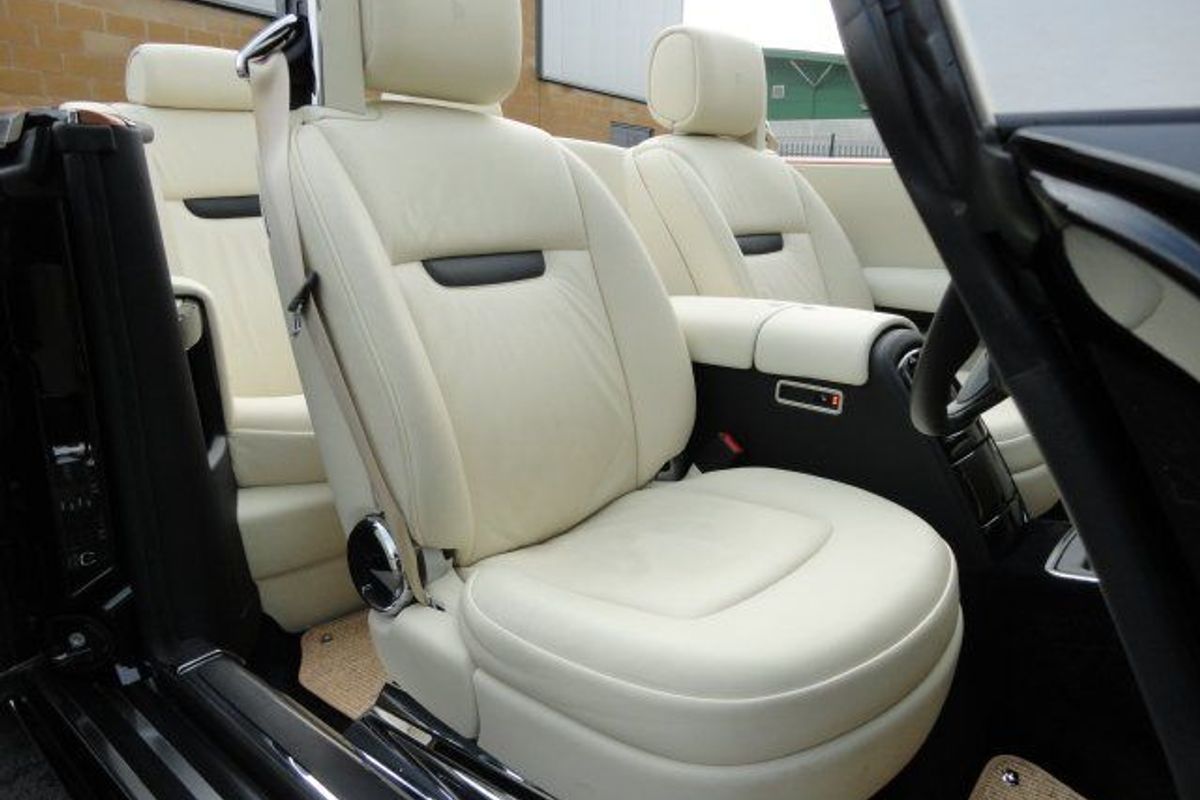 ROLLS-ROYCE Phantom Drophead